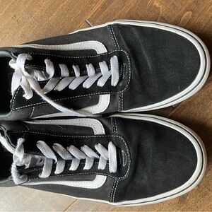 Vans Men's Classic Black and White Sneakers